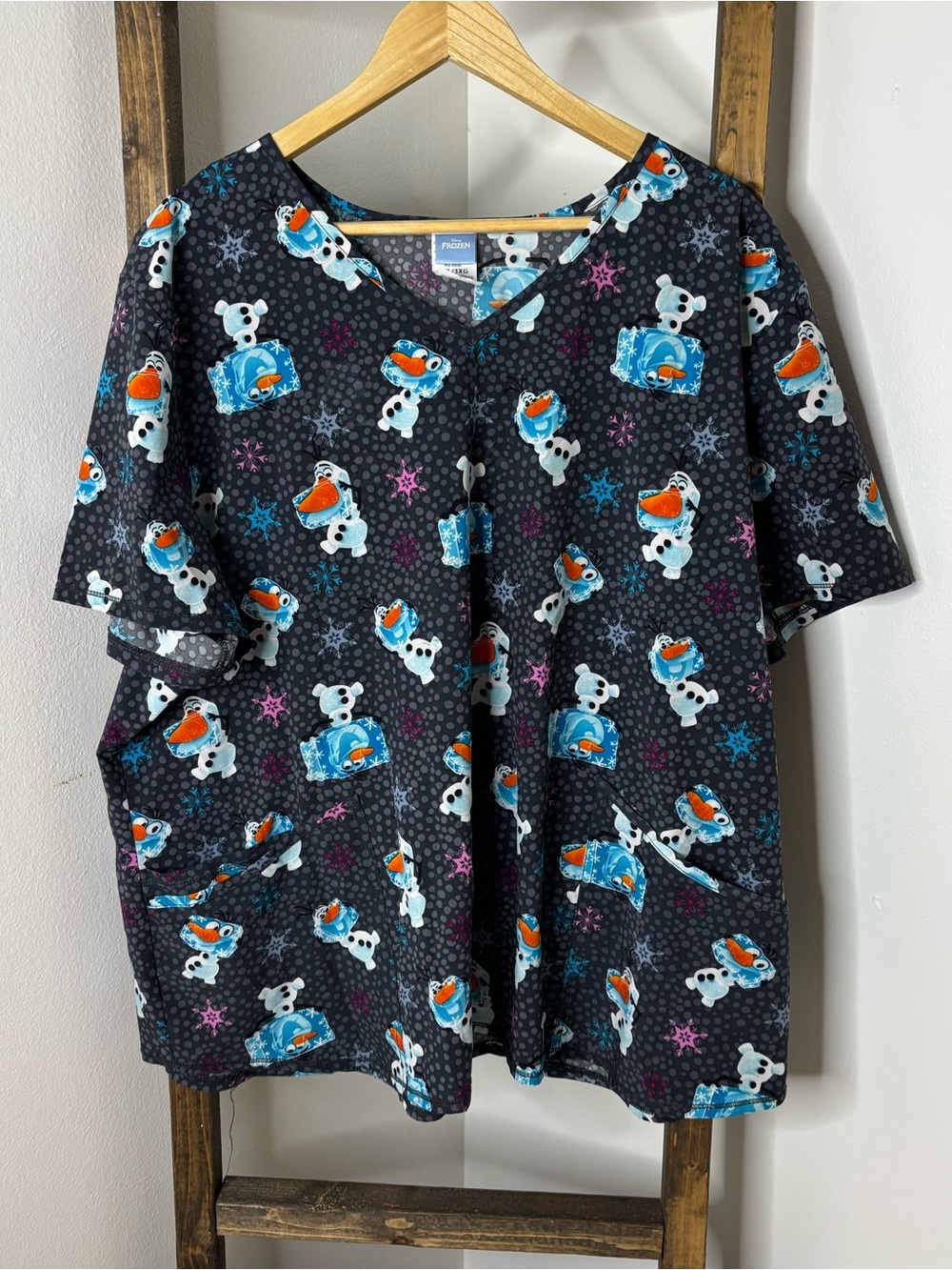 Disney Frozen Olaf Print Scrub Top - Black with Blue & Orange Accents Size 3X